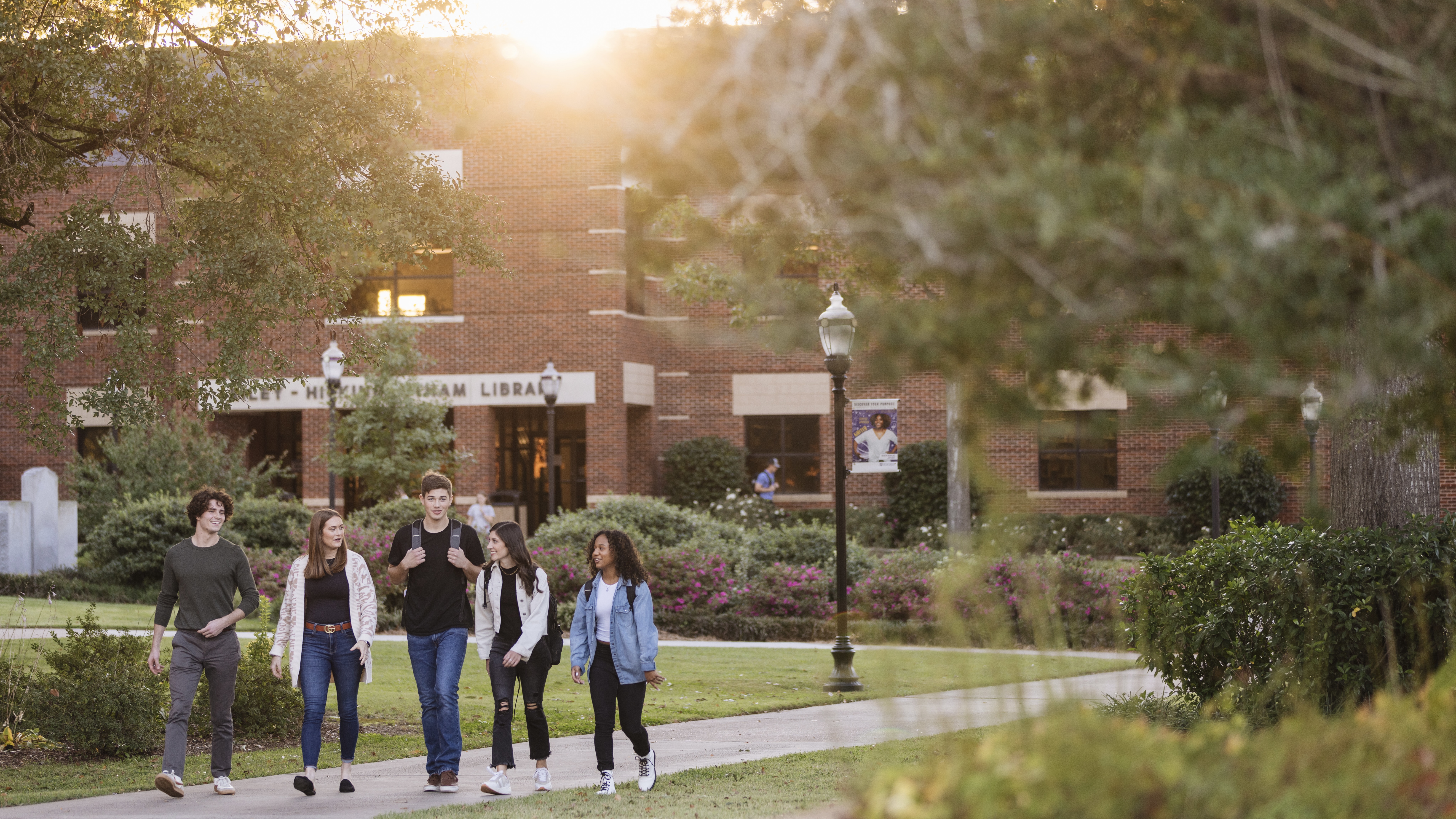 students on the campus of Ouachita Baptist University